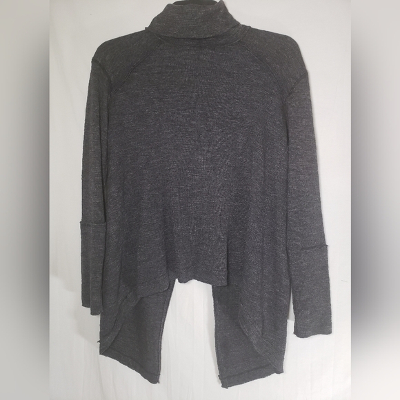 We the Free Charcoal Gray Turtle Neck Split Back Shirt Sz XS - Picture 3 of 9